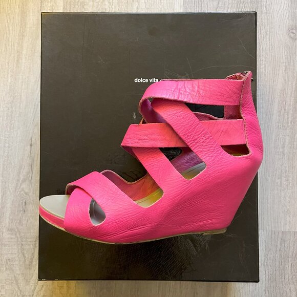 Dolce Vita Neon Pink Platforms - Picture 1 of 5